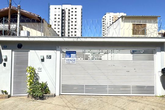 Placa instalada na fachada do imóvel  de casa à venda com 3 quartos, 300m² em Vila Progresso, Guarulhos