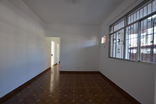 Casa para alugar com 2 quartos, 200m² em Marechal Hermes, Rio de Janeiro