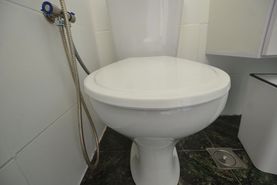 Banheiro de casa para alugar com 2 quartos, 200m² em Marechal Hermes, Rio de Janeiro