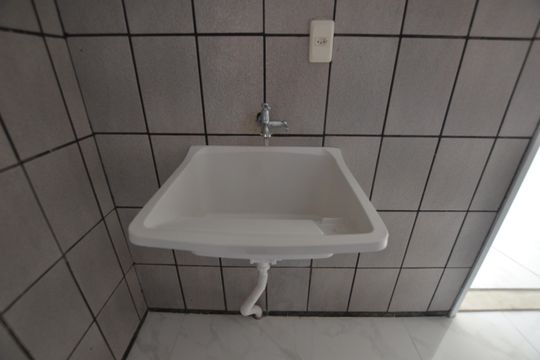 Área de Serviço de casa para alugar com 2 quartos, 200m² em Marechal Hermes, Rio de Janeiro