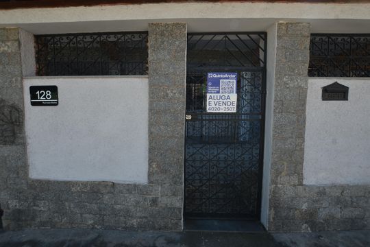 Fachada de casa para alugar com 2 quartos, 200m² em Marechal Hermes, Rio de Janeiro