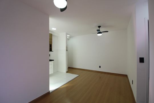 Sala de apartamento para alugar com 2 quartos, 50m² em Pechincha, Rio de Janeiro