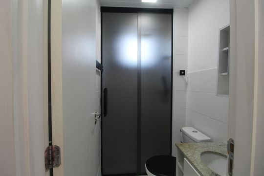 Banheiro de apartamento para alugar com 2 quartos, 50m² em Pechincha, Rio de Janeiro