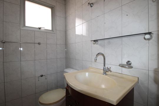 Banheiro de apartamento à venda com 2 quartos, 46m² em Vila Santana, São Paulo