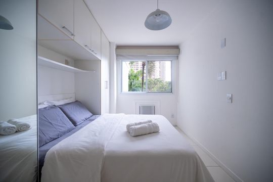 Quarto de apartamento para alugar com 2 quartos, 64m² em Barra da Tijuca, Rio de Janeiro