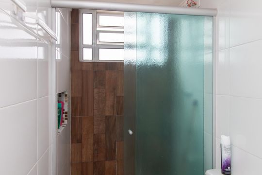 Banheiro de apartamento à venda com 2 quartos, 45m² em Guaianases, São Paulo