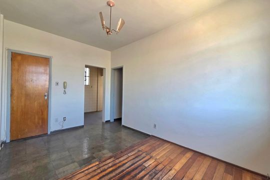 Sala de apartamento à venda com 3 quartos, 70m² em Padre Eustáquio, Belo Horizonte