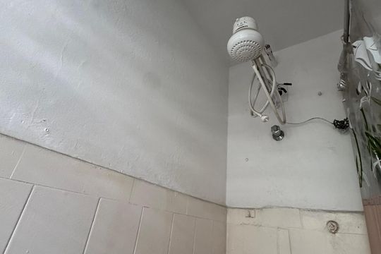 Banheiro de apartamento para alugar com 1 quarto, 25m² em Pinheiros, São Paulo