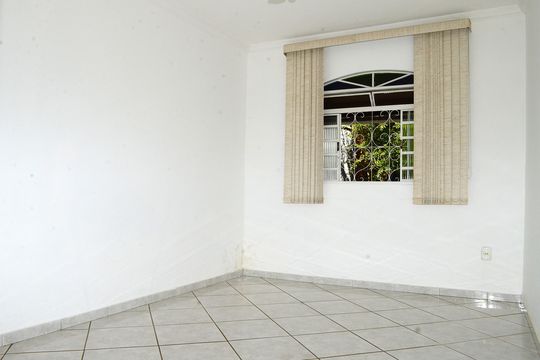 Casa à venda com 3 quartos, 225m² em Goiânia, Belo Horizonte