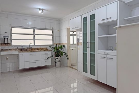 Cozinha de apartamento para alugar com 3 quartos, 128m² em Gonzaga, Santos