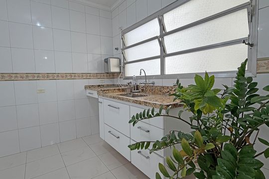 Cozinha de apartamento para alugar com 3 quartos, 128m² em Gonzaga, Santos
