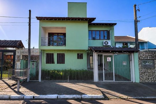 Fachada de casa para alugar com 3 quartos, 155m² em Harmonia, Canoas