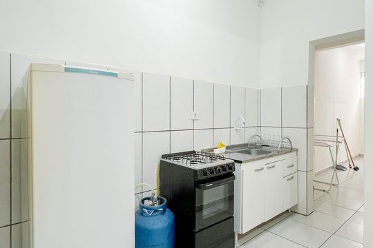 Cozinha de casa para alugar com 2 quartos, 42m² em Vila America, São Paulo