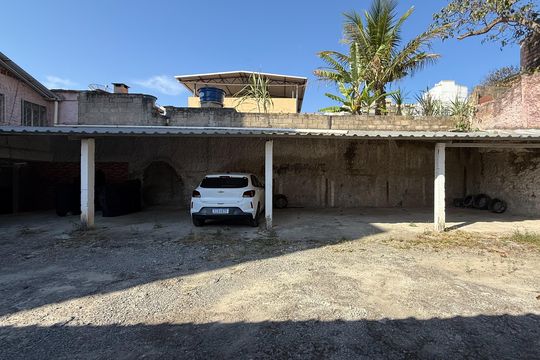 Garagem de kitnet/studio para alugar com 1 quarto, 30m² em Dom Bosco, Juiz de Fora