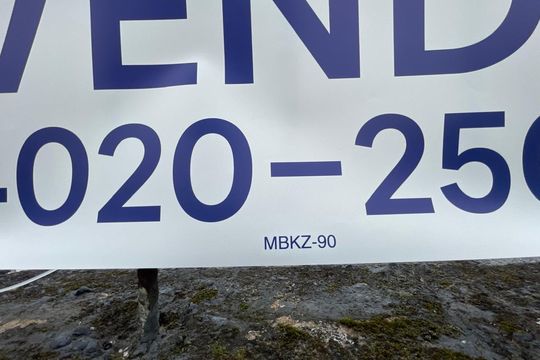 Placa instalada em 17/08/2026 com o código MBKZ-90 de kitnet/studio à venda com 1 quarto, 34m² em Rio dos Sinos, São Leopoldo