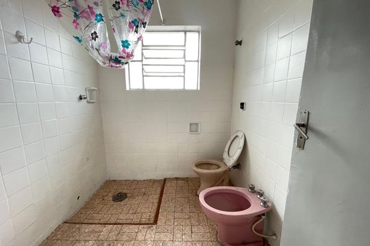 Banheiro de casa para alugar com 2 quartos, 100m² em Jaguaré, São Paulo