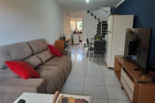 Casa à venda com 3 quartos, 120m² em Vila Carmosina, São Paulo