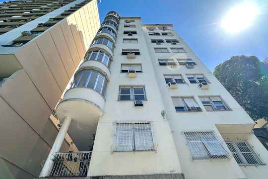Fachada de apartamento à venda com 2 quartos, 110m² em Copacabana, Rio de Janeiro