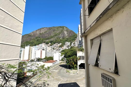 Vista da sala de apartamento à venda com 2 quartos, 110m² em Copacabana, Rio de Janeiro