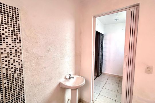 Banheiro de casa para alugar com 1 quarto, 60m² em Recreio São Jorge, Guarulhos