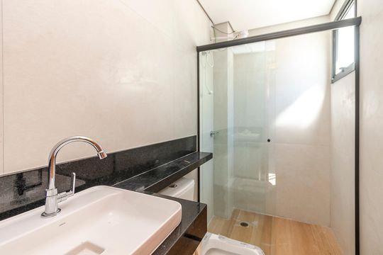 Banheiro de kitnet/studio para alugar com 1 quarto, 27m² em Santo Amaro, São Paulo