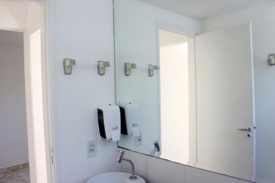 Banheiro  de apartamento para alugar com 2 quartos, 48m² em Jardim Presidente Dutra, Guarulhos
