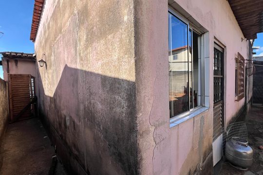 Corredor de casa à venda com 4 quartos, 100m² em Parque Xangri-lá, Contagem