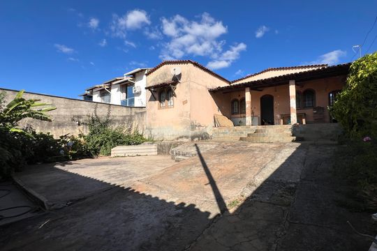 Casa à venda com 4 quartos, 100m² em Parque Xangri-lá, Contagem