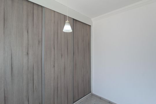 Quarto 2 de apartamento para alugar com 2 quartos, 50m² em Planalto, Belo Horizonte