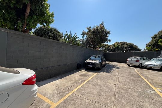 Garagem de apartamento para alugar com 2 quartos, 50m² em Planalto, Belo Horizonte