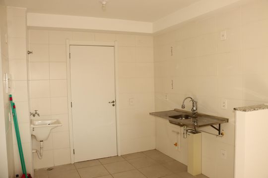 Sala/Cozinha de apartamento para alugar com 2 quartos, 32m² em Vila Ema, São Paulo