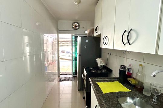 Cozinha de casa à venda com 2 quartos, 75m² em Parque Industrial Cumbica, Guarulhos