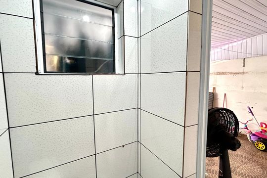 Banheiro 2 de casa à venda com 2 quartos, 75m² em Parque Industrial Cumbica, Guarulhos