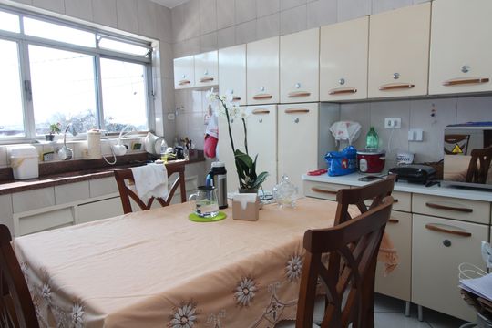 Cozinha de casa para alugar com 2 quartos, 99m² em Jardim Cotinha, São Paulo