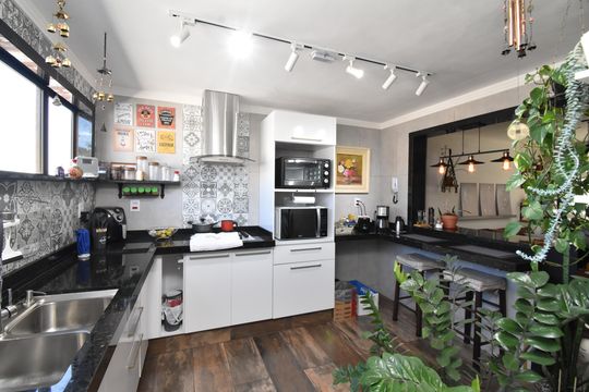 Cozinha de apartamento à venda com 3 quartos, 80m² em Alto da Xv, Curitiba
