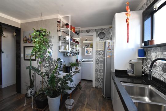 Cozinha de apartamento à venda com 3 quartos, 80m² em Alto da Xv, Curitiba