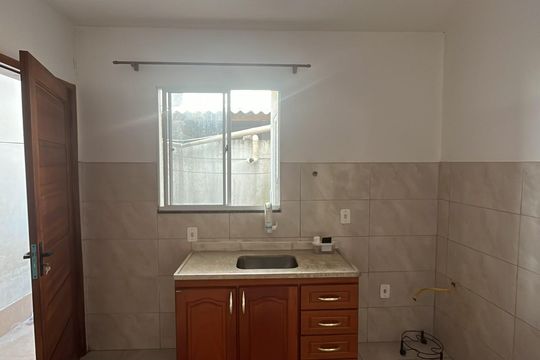 Cozinha de casa de condomínio para alugar com 2 quartos, 56m² em Parque Sao Vicente, Belford Roxo