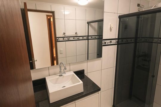 Banheiro de apartamento à venda com 2 quartos, 50m² em Jardim Estrela, Mauá