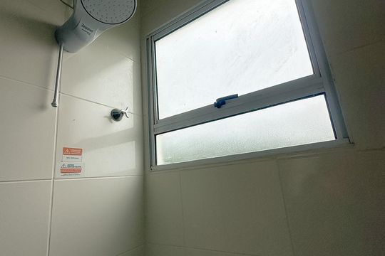 Banheiro de apartamento para alugar com 2 quartos, 47m² em Areias, São José