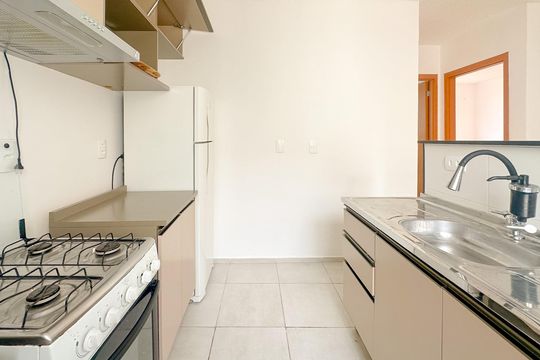 Cozinha de apartamento para alugar com 2 quartos, 47m² em Areias, São José
