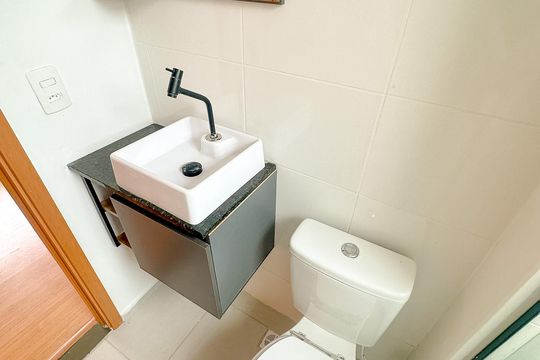 Banheiro de apartamento para alugar com 2 quartos, 47m² em Areias, São José