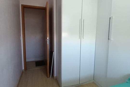 Quarto 2 de apartamento para alugar com 2 quartos, 49m² em Vila Bandeirantes, Nova Iguaçu