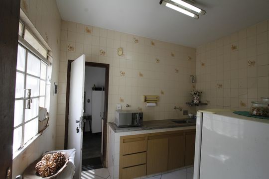 Cozinha 1 de casa à venda com 6 quartos, 574m² em Vila Amaral, Belo Horizonte