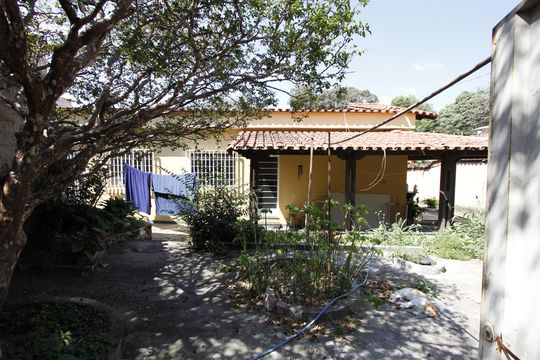 Quintal de casa à venda com 6 quartos, 574m² em Vila Amaral, Belo Horizonte
