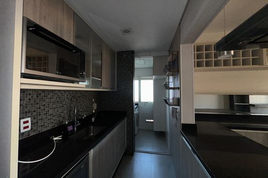 Cozinha de apartamento à venda com 2 quartos, 87m² em Jardim Tupanci, Barueri