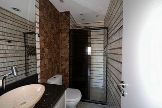 Banheiro Social de apartamento à venda com 2 quartos, 87m² em Jardim Tupanci, Barueri