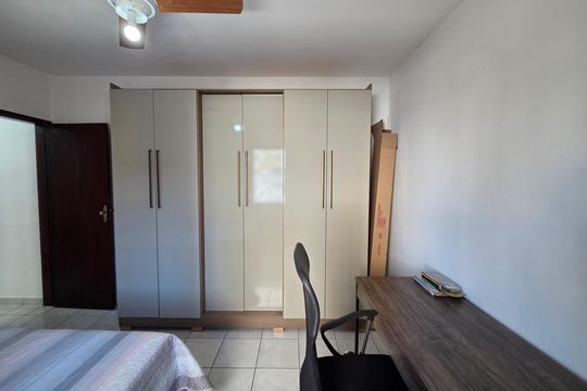 Quarto 1 de apartamento para alugar com 1 quarto, 48m² em Guilhermina, Praia Grande