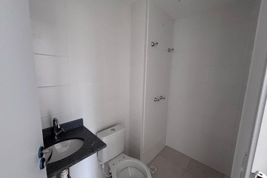 Banheiro de apartamento à venda com 2 quartos, 46m² em Recreio dos Bandeirantes, Rio de Janeiro