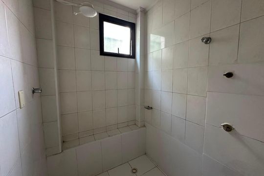 Banheiro da Suíte de apartamento para alugar com 2 quartos, 73m² em Boa Vista, São Vicente