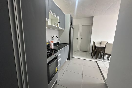 Cozinha de apartamento para alugar com 2 quartos, 50m² em Catiapoã, São Vicente